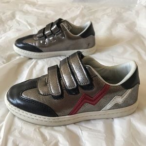Hoo sneaker size 1